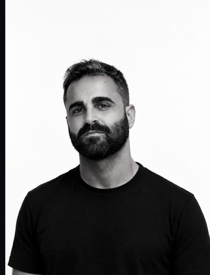 Retrato em preto e branco de Luke Low